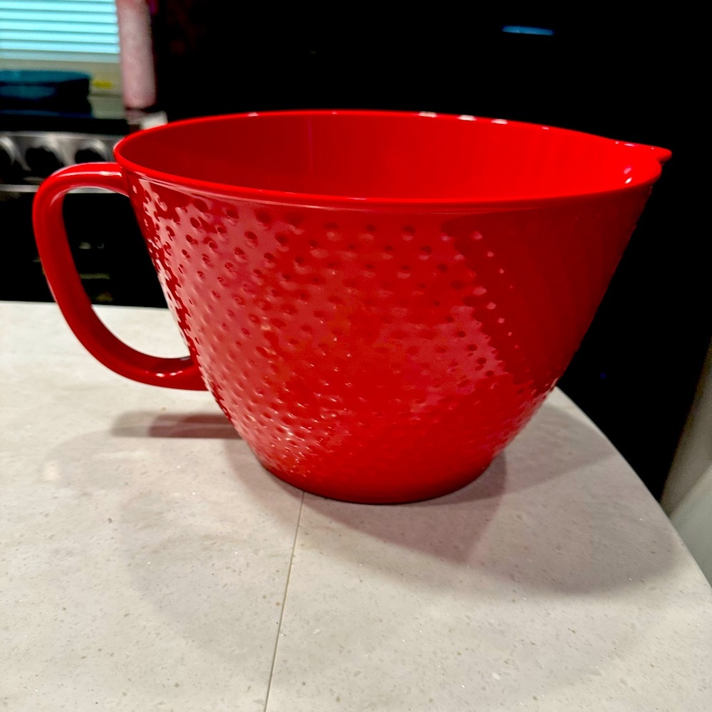 Pioneer woman mixing bowel